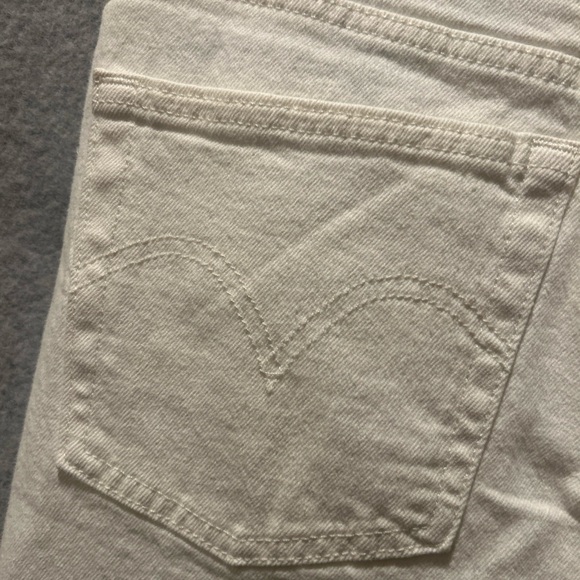 Levi's Women’s Skinny Hi-Rise -White Skinny Jeans 25X28 NWT Fringe Hem - Picture 4 of 11